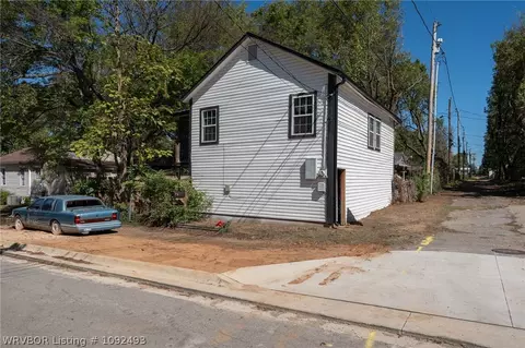 Exterior - 1700 S Q St, Fort Smith, AR 72901 photo 6 of 7