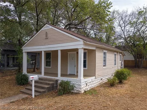 Exterior - 1700 S Q St, Fort Smith, AR 72901 photo 3 of 7