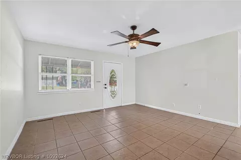 Living - 1702 Tulsa St, Fort Smith, AR 72901 photo 2 of 4