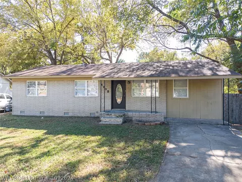 Exterior - 1702 Tulsa St, Fort Smith, AR 72901 photo 5 of 19