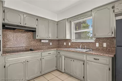 Kitchen - 1702 Tulsa St, Fort Smith, AR 72901 photo 4 of 4