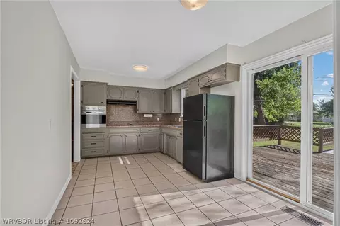 Kitchen - 1702 Tulsa St, Fort Smith, AR 72901 photo 1 of 4
