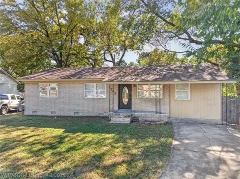 Exterior - 1702 Tulsa St, Fort Smith, AR 72901 photo 6 of 19