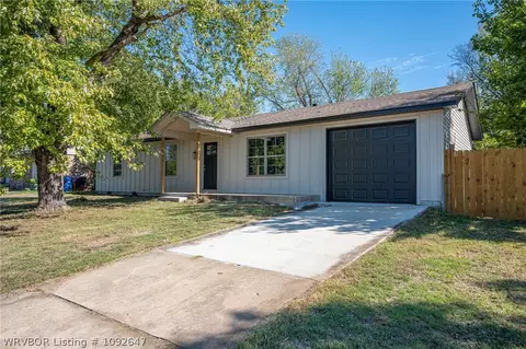 7901 Thayer Dr, Fort Smith, AR 72908