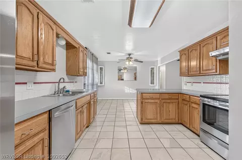Kitchen - 9609 Bridgeford Rd, Fort Smith, AR 72908 photo 2 of 4