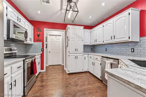 Kitchen - 2305 L St, Barling, AR 72923 photo 2 of 2