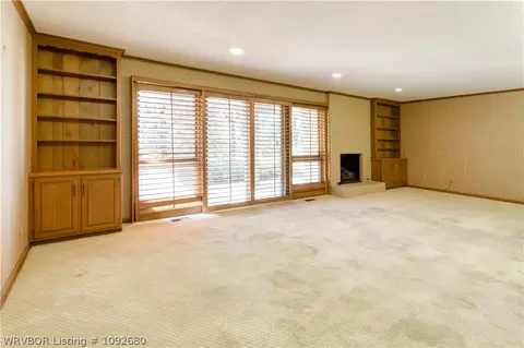 Living - 3022 Cliff Dr, Fort Smith, AR 72901 photo 5 of 6