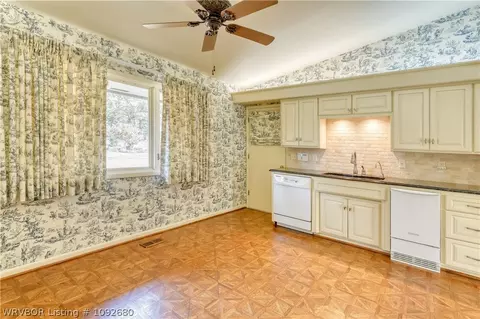 Kitchen - 3022 Cliff Dr, Fort Smith, AR 72901 photo 3 of 3