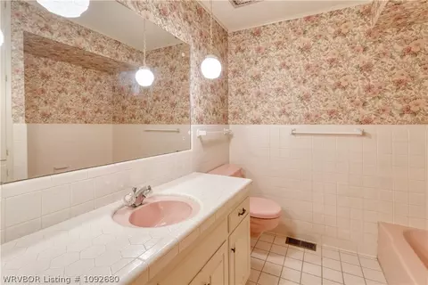 Bath - 3022 Cliff Dr, Fort Smith, AR 72901 photo 4 of 5