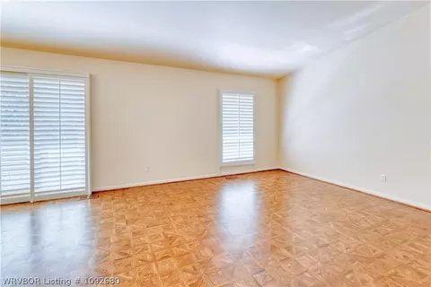 Living - 3022 Cliff Dr, Fort Smith, AR 72901 photo 2 of 6