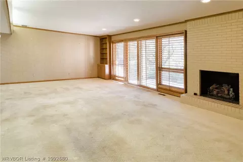 Living - 3022 Cliff Dr, Fort Smith, AR 72901 photo 6 of 6