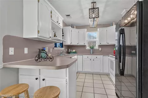 Kitchen - 1908 Whippoorwill Dr, Greenwood, AR 72936 photo 1 of 4