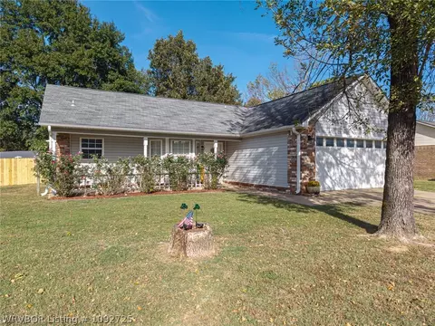 Exterior - 1908 Whippoorwill Dr, Greenwood, AR 72936 photo 4 of 6