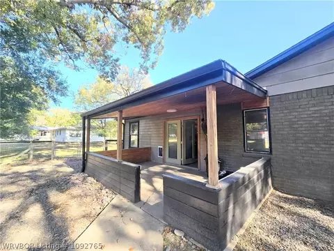 Exterior - 1005 Highway 96 SW, Lavaca, AR 72941 photo 3 of 4