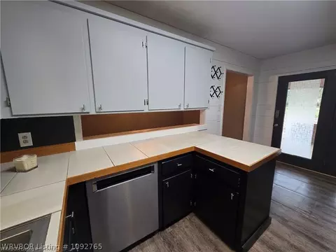 Kitchen - 1005 Highway 96 SW, Lavaca, AR 72941 photo 4 of 5