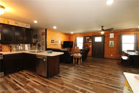 Entry Way - 462012 E 1045 Rd, Sallisaw, OK 74955 photo 4 of 4