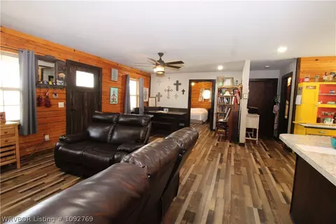 Entry Way - 462012 E 1045 Rd, Sallisaw, OK 74955 photo 2 of 4
