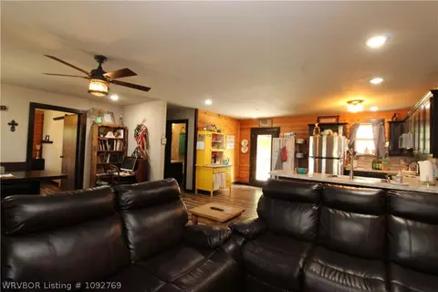 Entry Way - 462012 E 1045 Rd, Sallisaw, OK 74955 photo 3 of 4