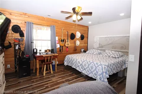 Bedroom - 462012 E 1045 Rd, Sallisaw, OK 74955 photo 1 of 5