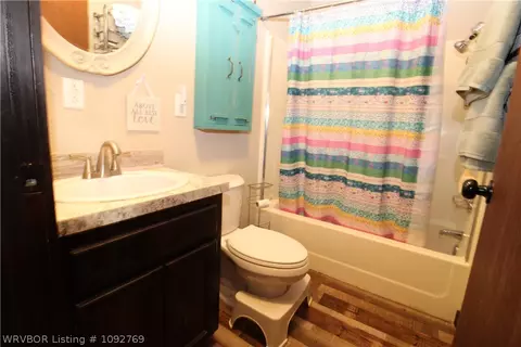 Bath - 462012 E 1045 Rd, Sallisaw, OK 74955 photo 4 of 4