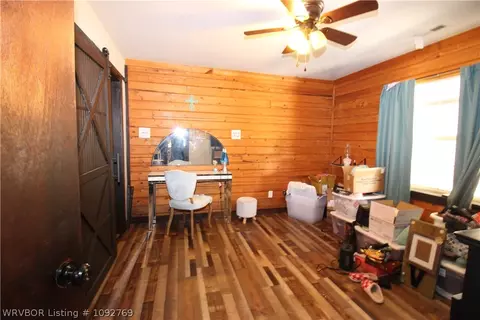 Bedroom - 462012 E 1045 Rd, Sallisaw, OK 74955 photo 4 of 5