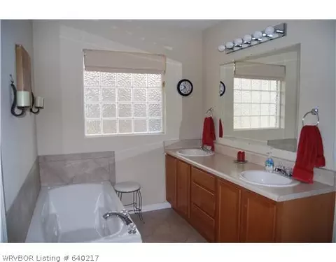 915 N 2 Ter, Barling, AR 72923 photo 9