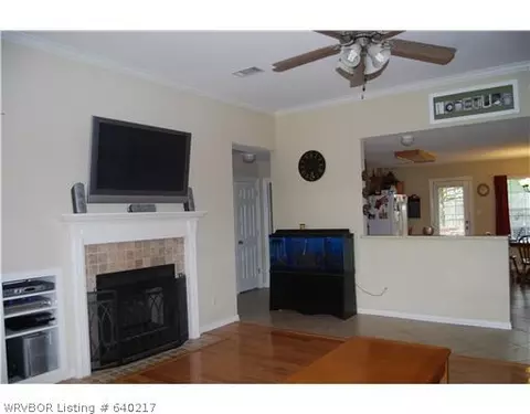 915 N 2 Ter, Barling, AR 72923 photo 2
