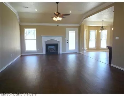 8912 Gracie Ln, Fort Smith, AR 72916 photo 2