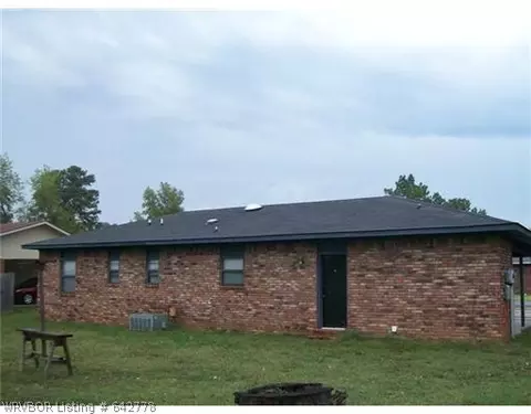 201 E Columbus St, Lavaca, AR 72941 photo 2