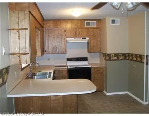 201 E Columbus St, Lavaca, AR 72941 photo 3