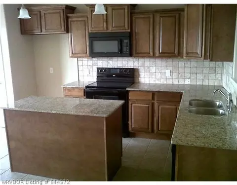 411 Trenton Dr, Fort Smith, AR 72908 photo 2