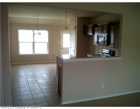 411 Trenton Dr, Fort Smith, AR 72908 photo 3