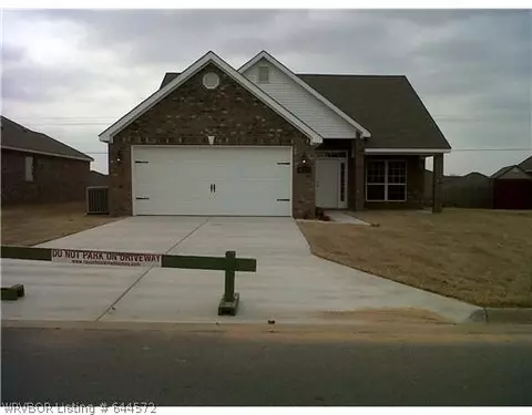 411 Trenton Dr, Fort Smith, AR 72908 photo 1