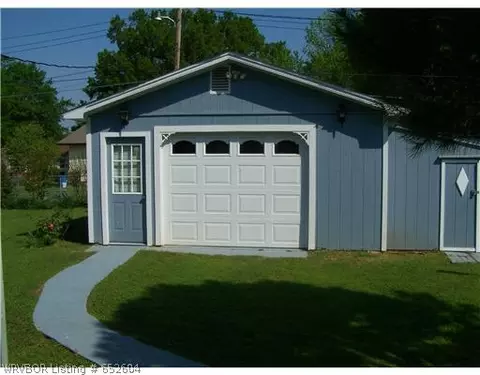 104 Pierce St, Paris, AR 72855 photo 2