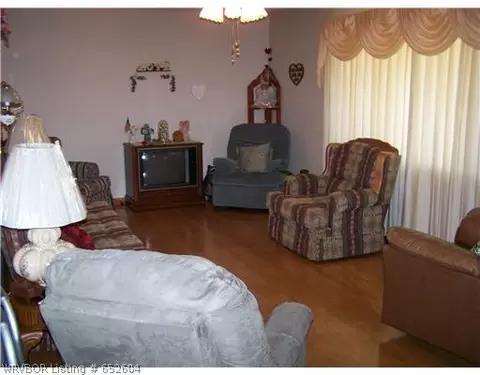 104 Pierce St, Paris, AR 72855 photo 3