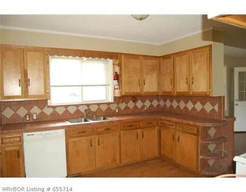 939 E Cherry St, Alma, AR 72921 photo 5