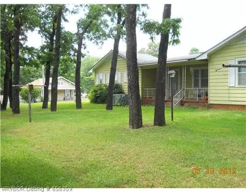 704 Wood St, Paris, AR 72855 photo 2