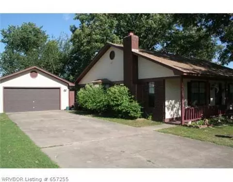 908 3rd Ter, Barling, AR 72923 photo 2