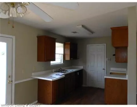 1016 Ruby Dr, Van Buren, AR 72956 photo 4