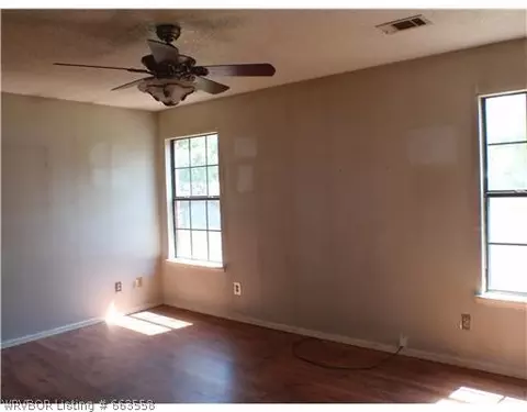 1504 Heather Ct, Barling, AR 72923 photo 7