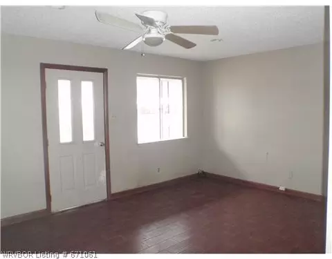 1005 Pattie Ln, Barling, AR 72923 photo 2