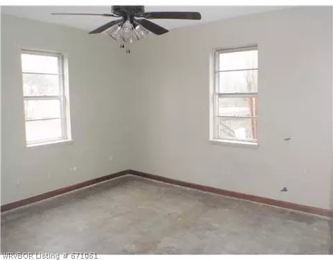 1005 Pattie Ln, Barling, AR 72923 photo 5