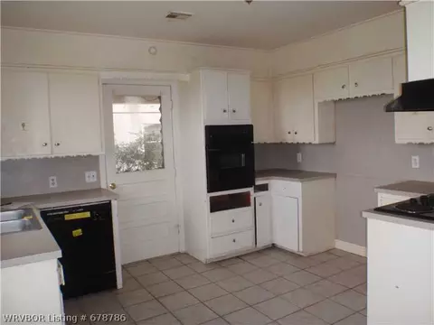 1900 Waco St, Fort Smith, AR 72901 photo 3