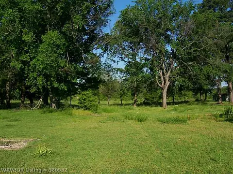 401 S Franklin St, Lavaca, AR 72941 photo 2