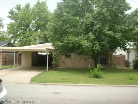1907 Utica Pl, Fort Smith, AR 72901 photo 1