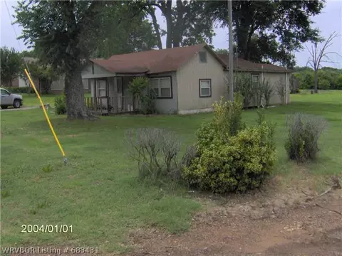 121 W Strozier Ln, Barling, AR 72923 photo 4
