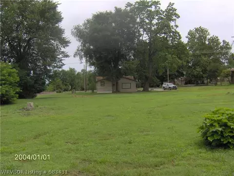 121 W Strozier Ln, Barling, AR 72923 photo 3