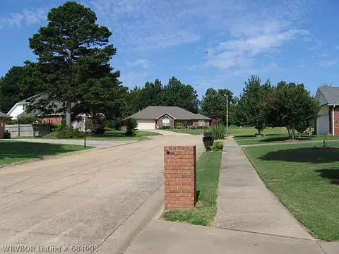2404 L St, Barling, AR 72923 photo 21
