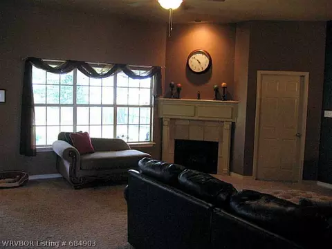 2404 L St, Barling, AR 72923 photo 8