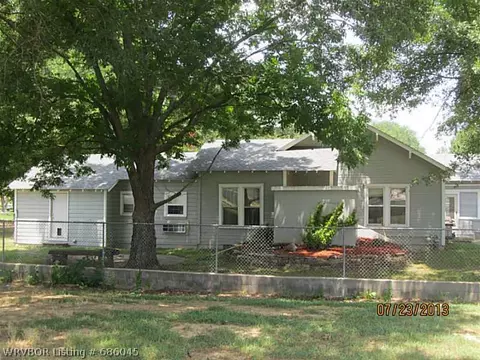 210 E Church St, Paris, AR 72855 photo 2
